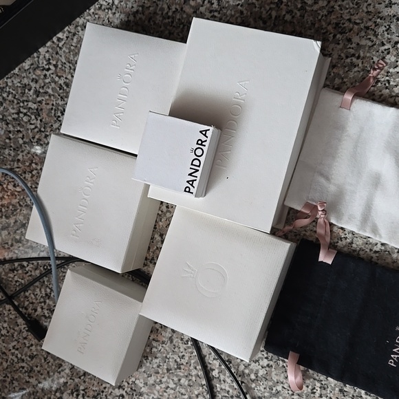 Pandora boxes - Picture 3 of 3